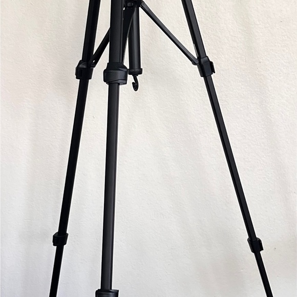 Vanguard MAK 233 Aluminum Alloy 3 Section Tripod with 3 Way Pan Head w/ level - Picture 8 of 8